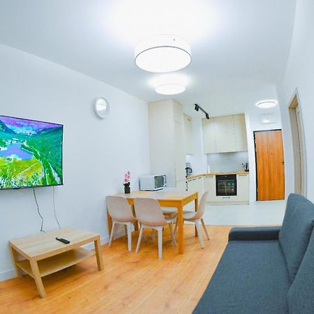 Elegant Two-Room Apartment, Sleeps 4, Near Turon Arena, With Balcony Красков Екстериор снимка