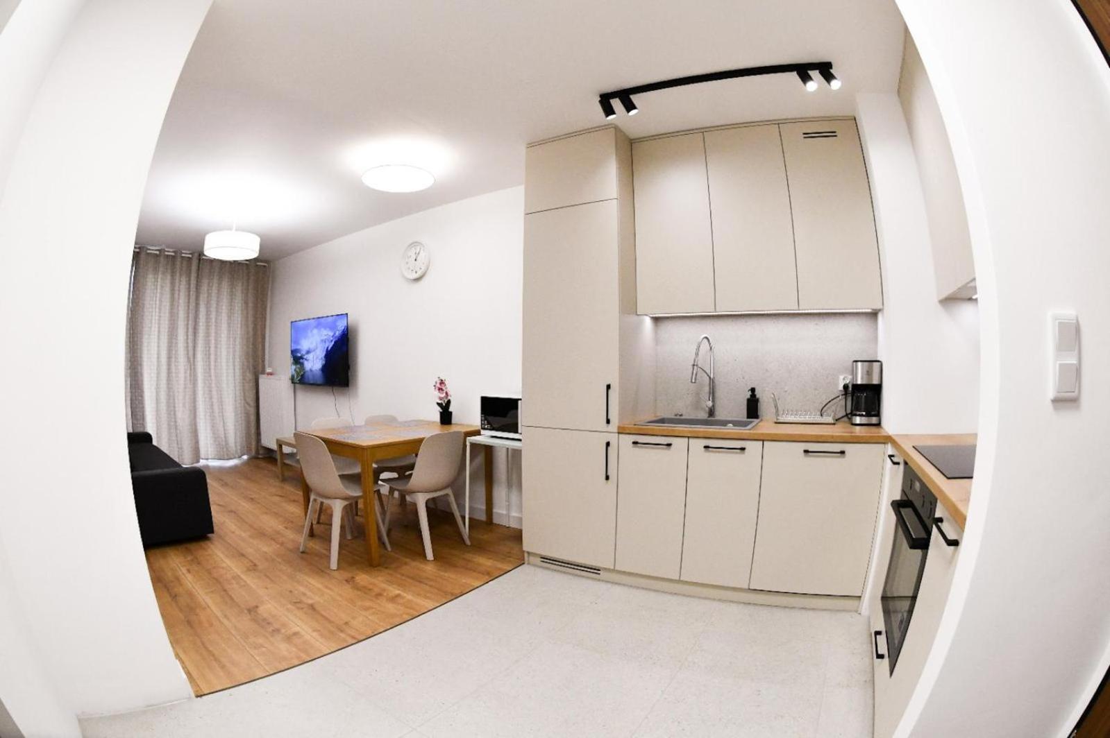 Elegant Two-Room Apartment, Sleeps 4, Near Turon Arena, With Balcony Красков Екстериор снимка