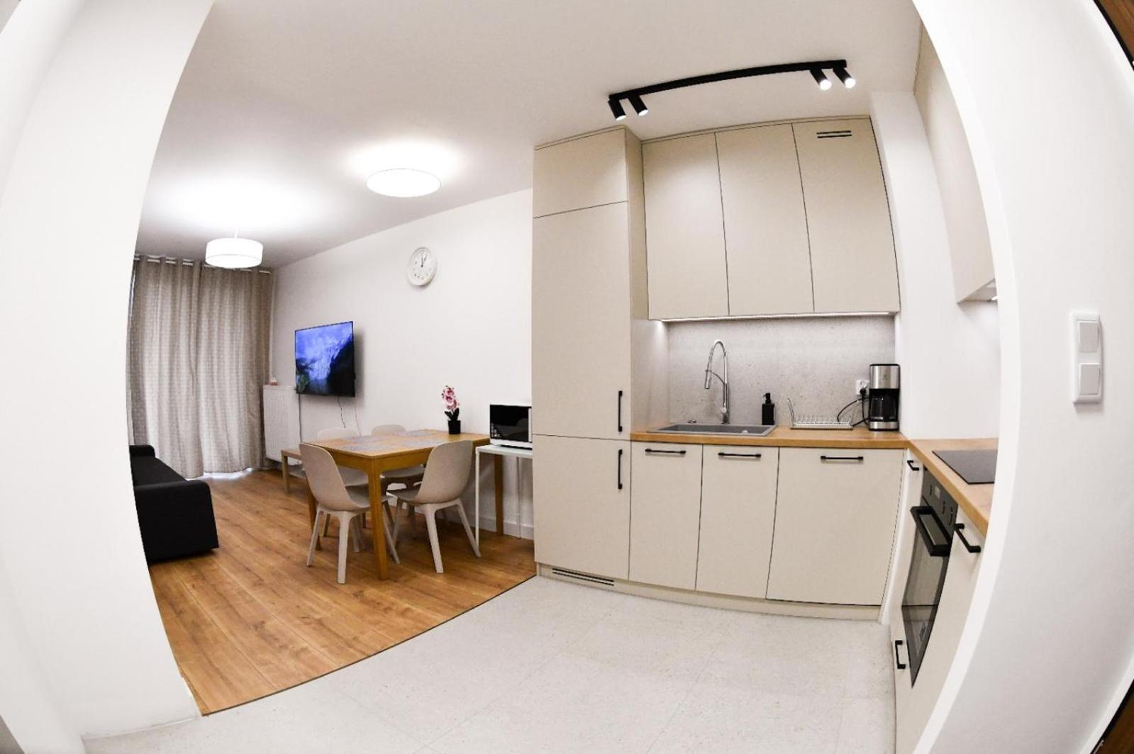 Elegant Two-Room Apartment, Sleeps 4, Near Turon Arena, With Balcony Красков Екстериор снимка