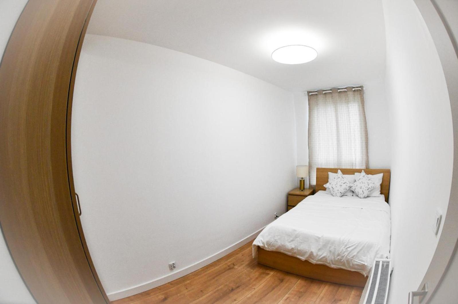 Elegant Two-Room Apartment, Sleeps 4, Near Turon Arena, With Balcony Красков Екстериор снимка