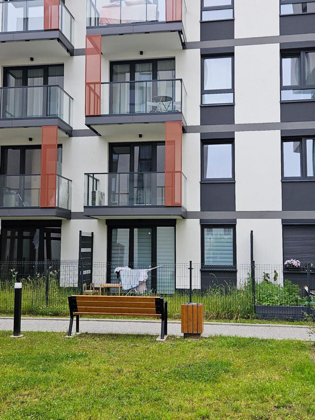 Elegant Two-Room Apartment, Sleeps 4, Near Turon Arena, With Balcony Красков Екстериор снимка