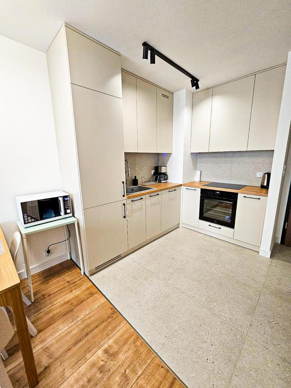 Elegant Two-Room Apartment, Sleeps 4, Near Turon Arena, With Balcony Красков Екстериор снимка